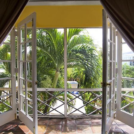 Sadigo Court Hotel Miami Beach Bagian luar foto